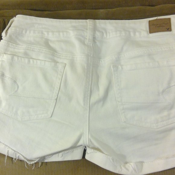 American Eagle Size 6 White Cutoff Jean Shorts - Picture 4 of 4